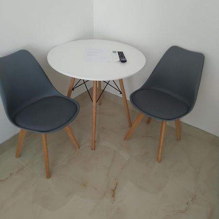 Hostel Vera - Airport Podgorica Mitrovici  Exteriör bild