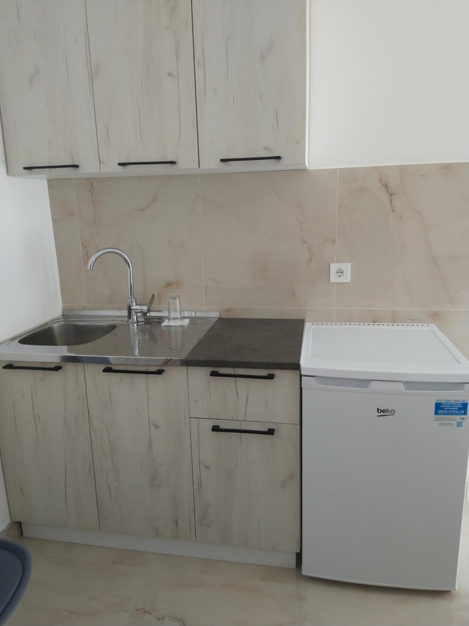 Hostel Vera - Airport Podgorica Mitrovici  Exteriör bild