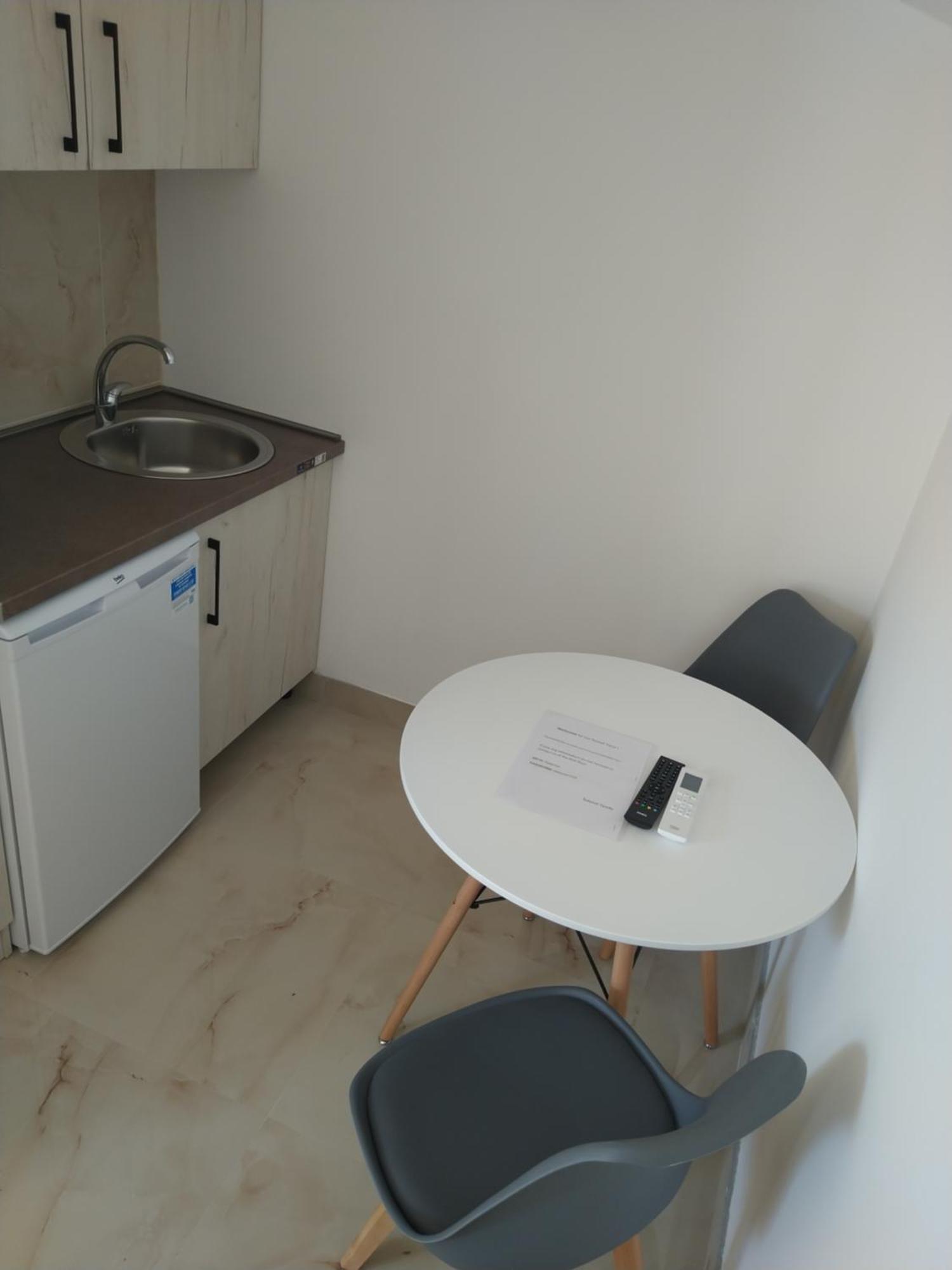 Hostel Vera - Airport Podgorica Mitrovici  Exteriör bild
